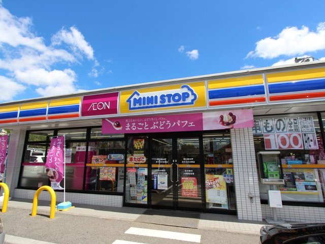 【プチメゾン石坪町のコンビニ】