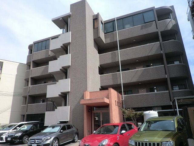 第1柴田マンションの建物外観