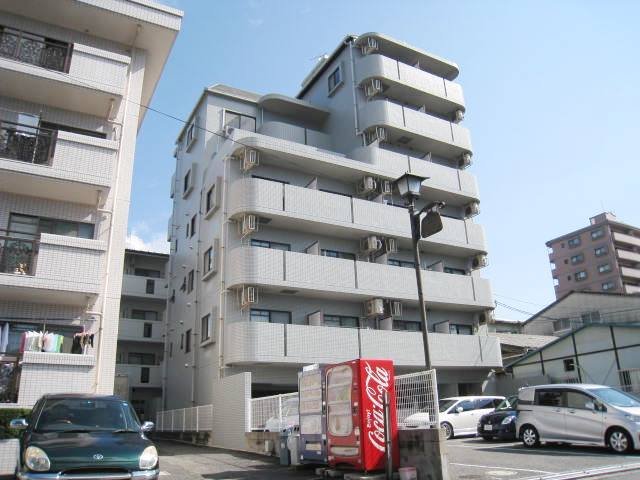 広島市安佐南区緑井のマンションの建物外観