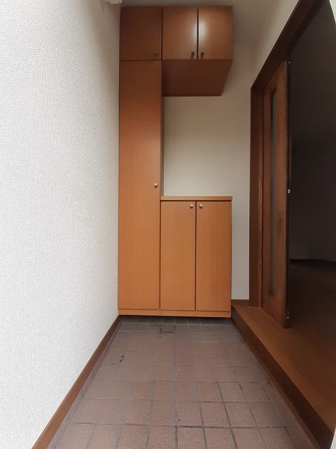 【ロワイヤルフジガーデンＡの玄関】