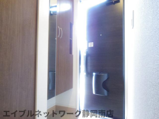 玄関　収納もある玄関です