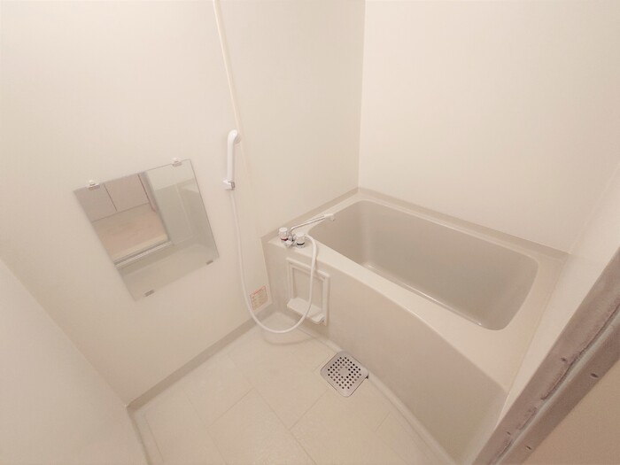 バス・シャワールーム　落ち着いた空間のお風呂です