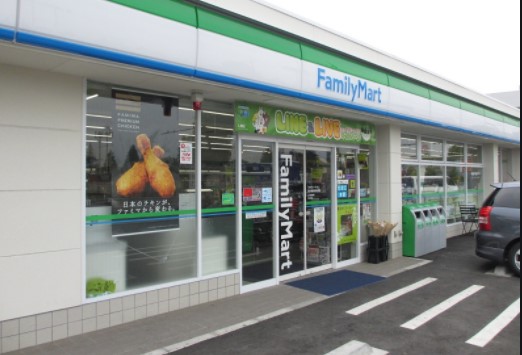 コンビニ　ファミリーマート福生横田基地前店（コンビニ）まで383m