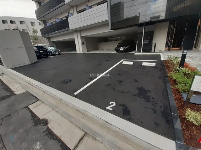 【名古屋市東区葵のマンションの駐車場】