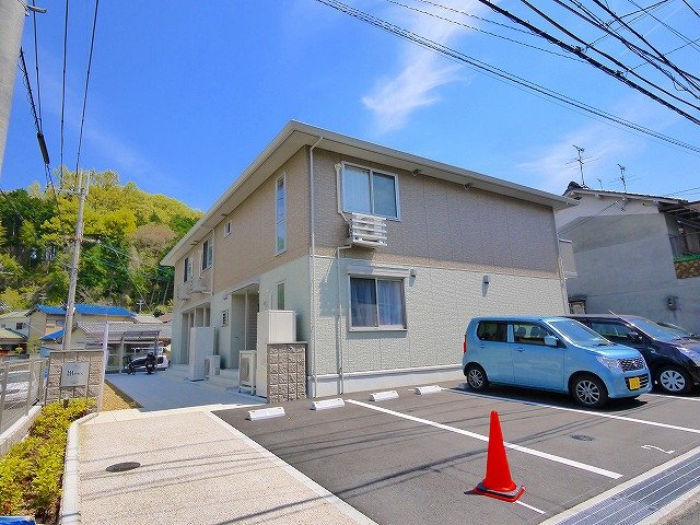 【桜井市大字阿部のアパートの駐車場】