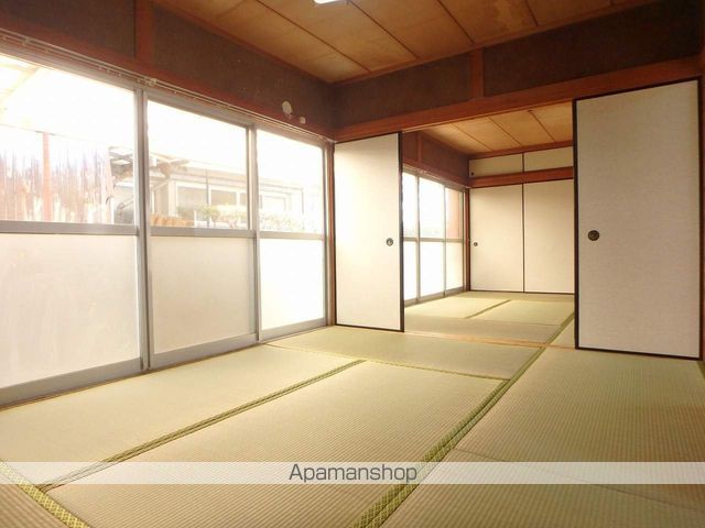 和田貸家の居間写真