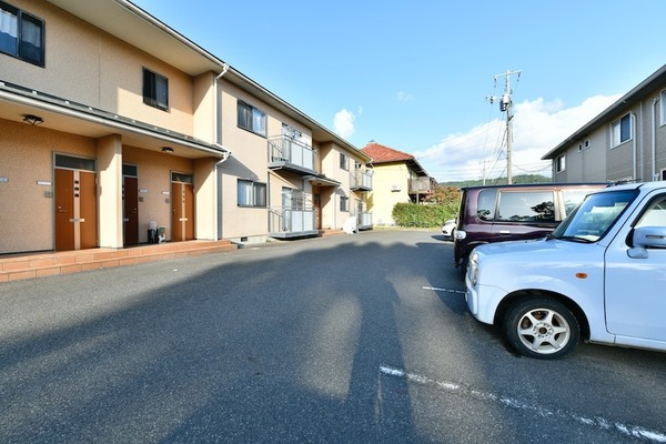 【セントラルアパート壱号館の駐車場】