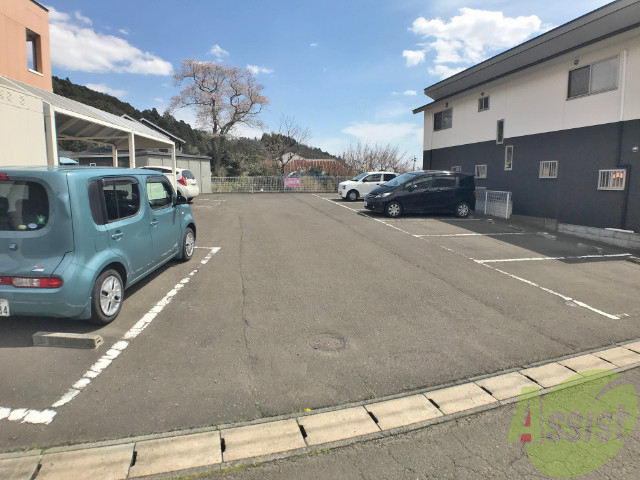 【仙台市宮城野区岩切のマンションの駐車場】