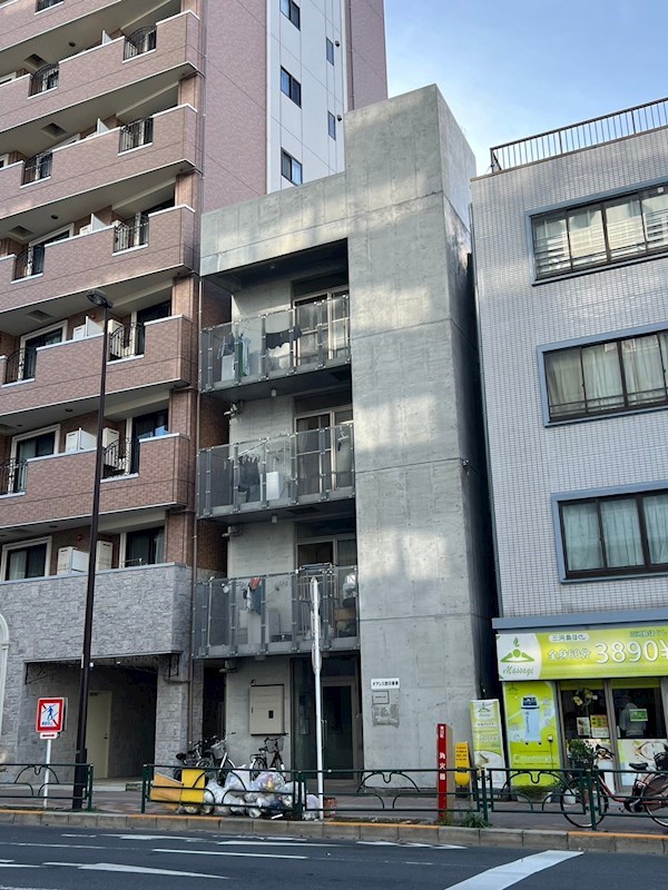 荒川区西日暮里のマンションの建物外観