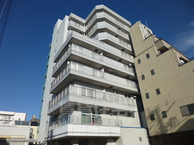 【名古屋市熱田区明野町のマンションの建物外観】