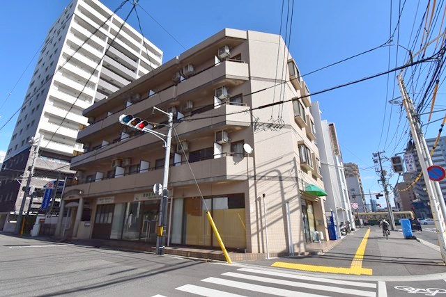 広島市中区広瀬北町のマンションの建物外観