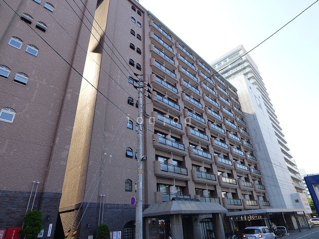 札幌市中央区南八条西のマンションの建物外観