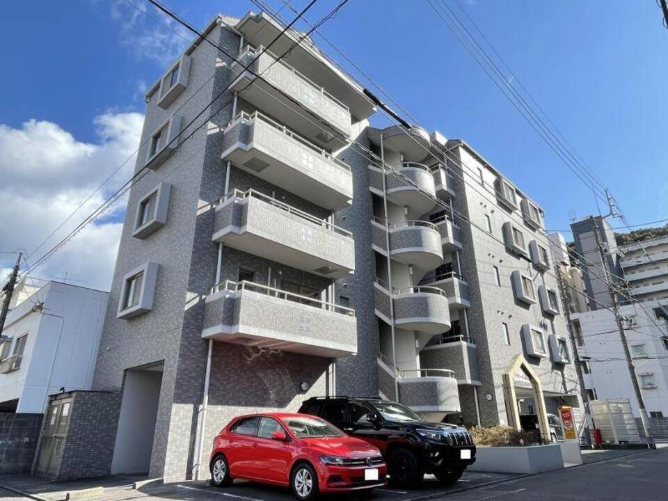 松山市緑町のマンションの建物外観