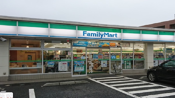 コンビニ　ファミリーマート 練馬上石神井四丁目店（コンビニ）まで400m