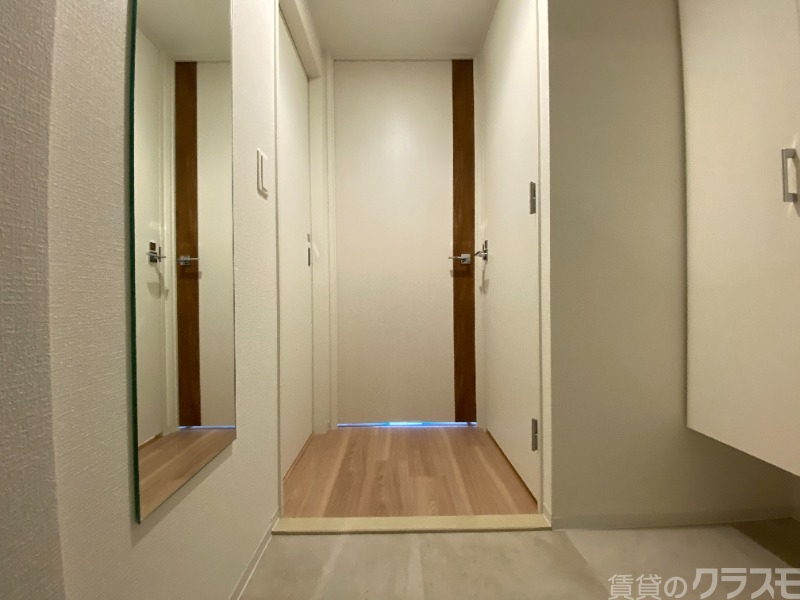 玄関　お出掛け前の最終チェックもバッチリ☆