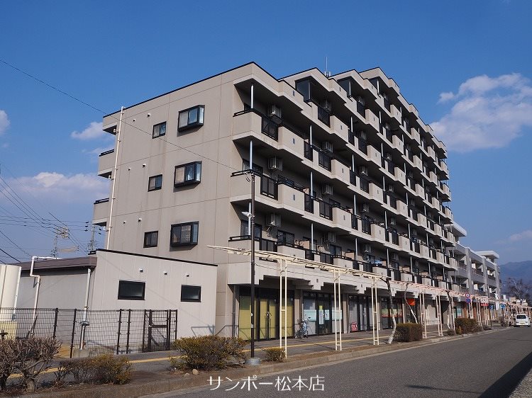 塩尻市大字大門のマンションの建物外観