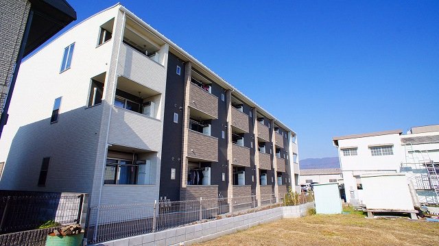 【ナトゥーラ　ビービーの建物外観】