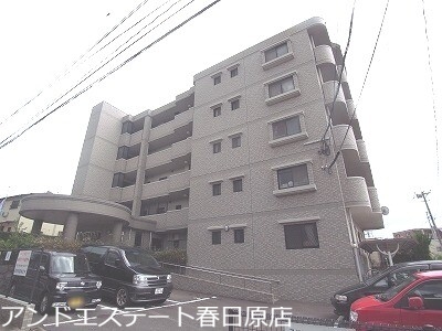 春日市岡本のマンションの建物外観