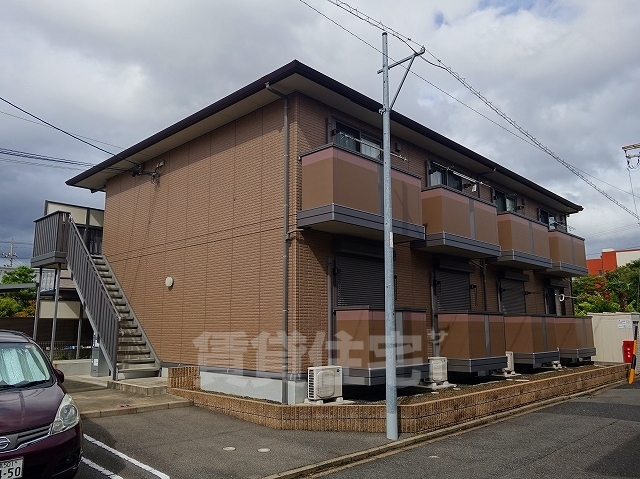 【名古屋市中川区丸米町のアパートの建物外観】