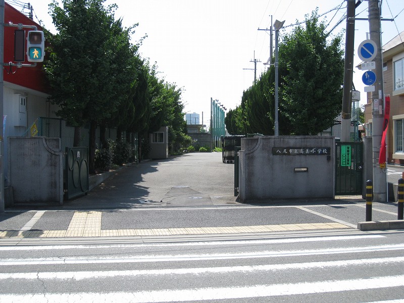 【八尾市南本町のマンションの小学校】