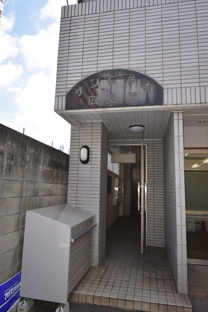 【福山市大黒町のマンションのエントランス】