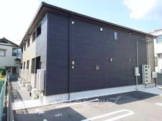 【広島市安佐北区亀山のアパートの建物外観】