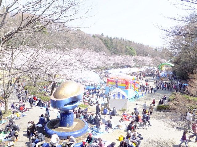 【町田市高ヶ坂のマンションの公園】