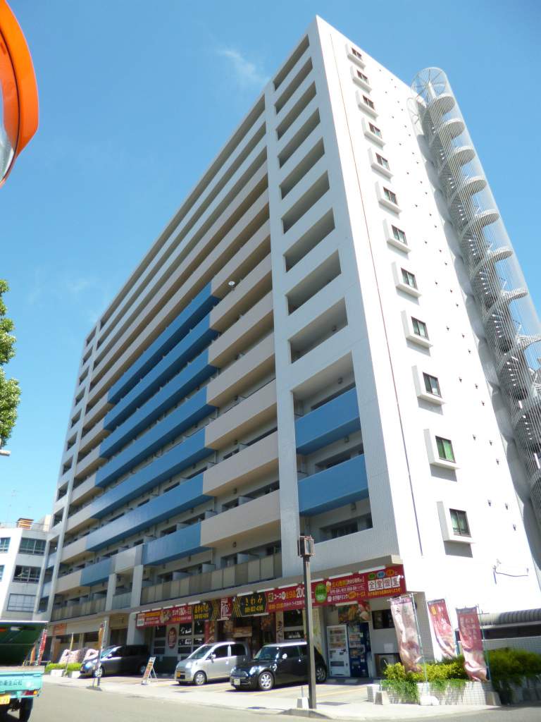 【鹿児島市加治屋町のマンションの建物外観】