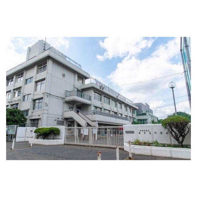 中学校　喜多見中学校（中学校）まで640m