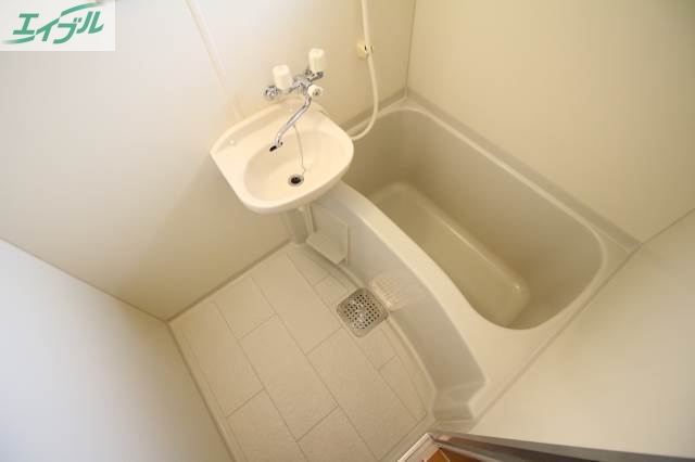 バス・シャワールーム　※同タイプのお部屋の写真です