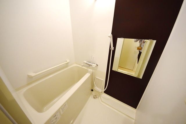 バス・シャワールーム　★浴乾・鏡付きの綺麗なお風呂です★