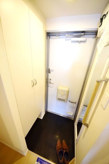 玄関　★シューズボックス・鏡付きの玄関です★