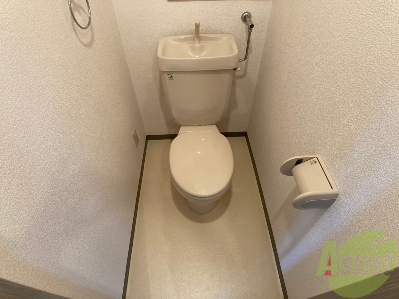 トイレ　こちらはトイレです。清潔感があり、安心して使用できます。