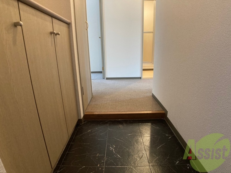 玄関　玄関の様子です。明るい印象ですね。気分もあがりそう。