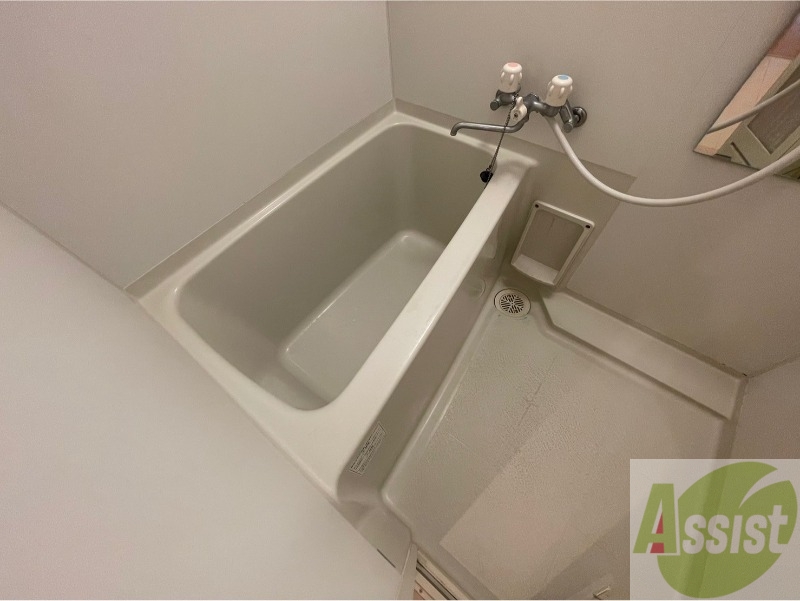 バス・シャワールーム　ユニットバスです。疲れを癒すのに欠かせませんね！