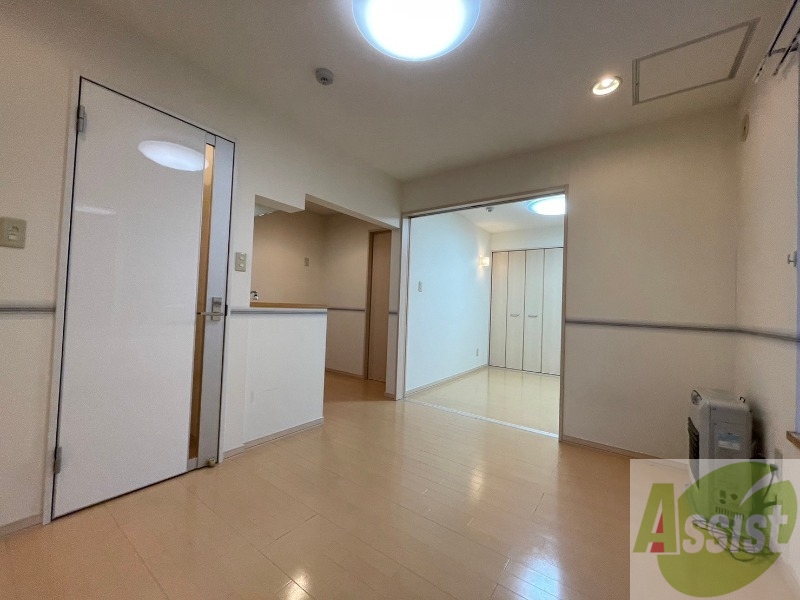 居室・リビング　広くてキレイなお部屋が広がっていて、充実した生活が送れそう。