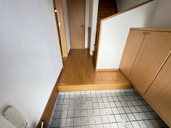 玄関　※別部屋の写真です