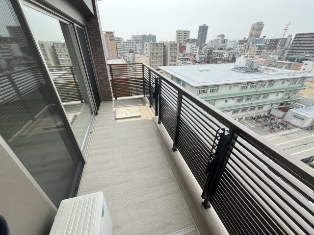 バルコニー　暖かな日差しのふりそそぐバルコニー