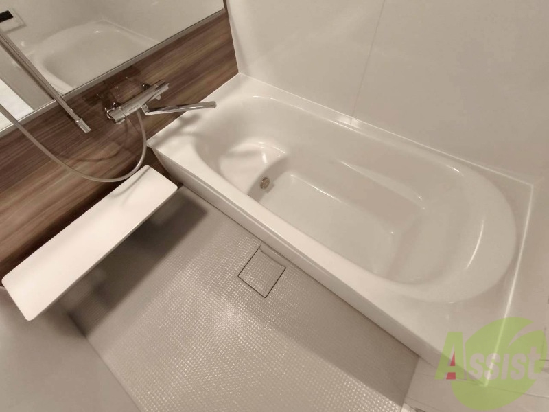 バス・シャワールーム　お風呂になります。一日の疲れを癒してくださいね。