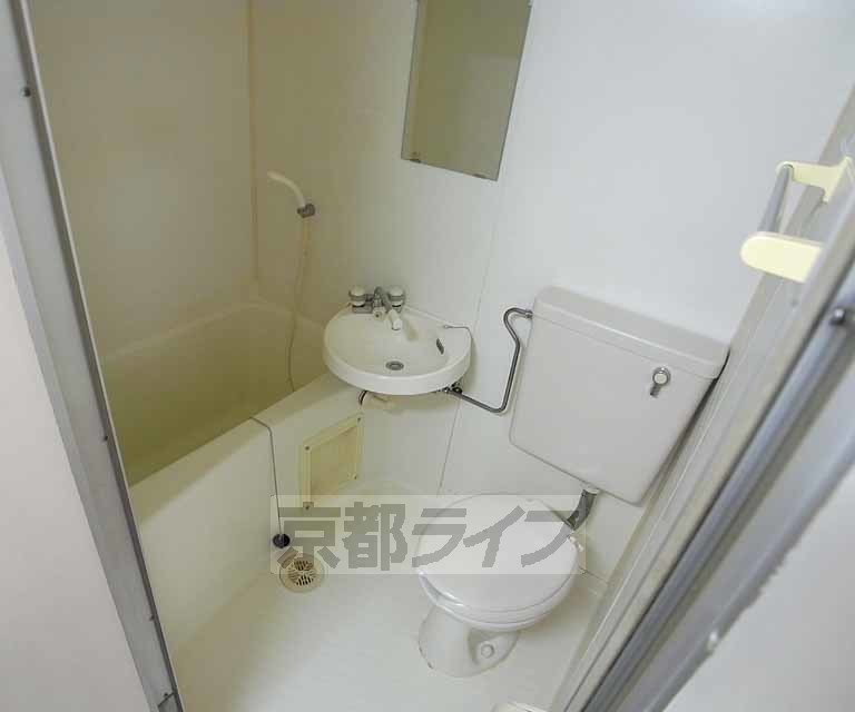 バス・シャワールーム　バスルームです