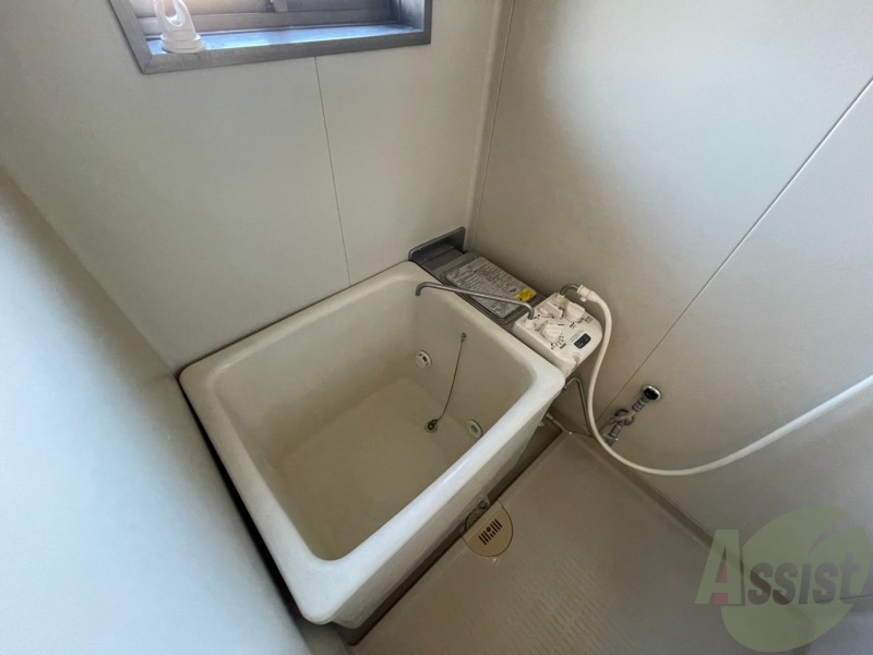 バス・シャワールーム　バスルームは狭すぎず、シャワーも浴びやすそうです。