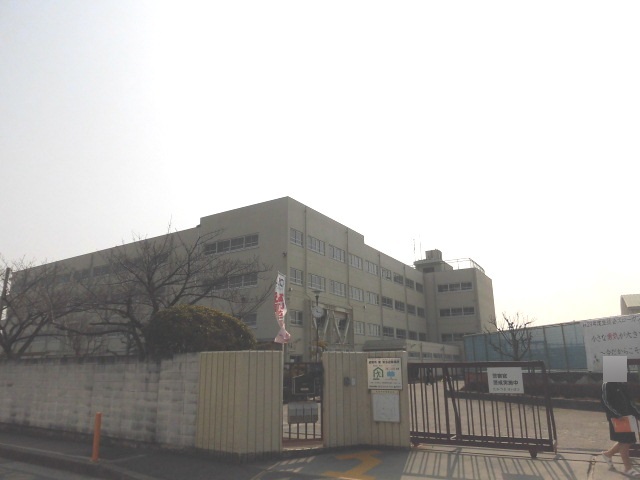 中学校　高槻市立如是中学校（中学校）まで959m