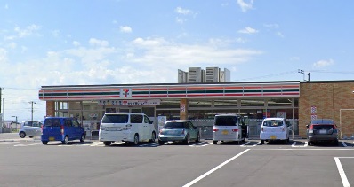 コンビニ　セブンイレブン（コンビニ）まで1102m