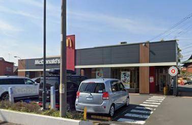 飲食店　マクドナルド妻田店（飲食店）まで441m