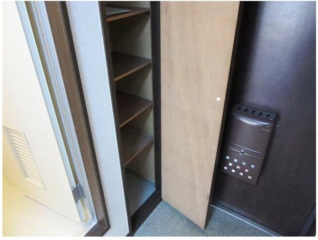 玄関　大容量シューズボックス