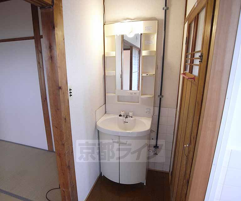 洗面設備　廊下の突き当たりにございます