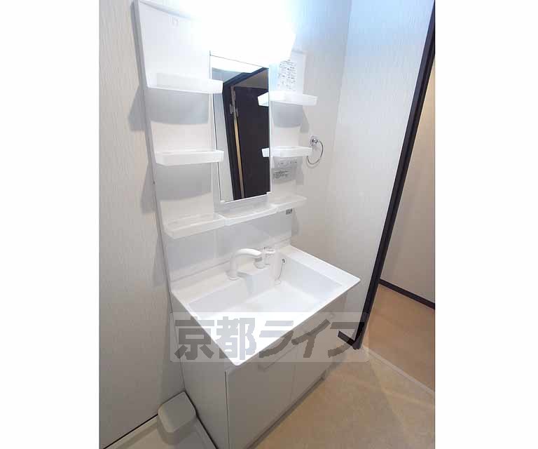 洗面設備　使い勝手の良い洗面化粧台です