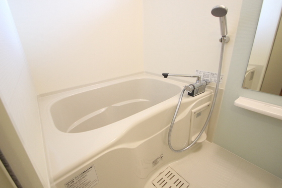 バス・シャワールーム　※別部屋の写真です