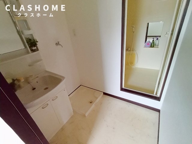 洗面設備　同物件の別部屋になります。