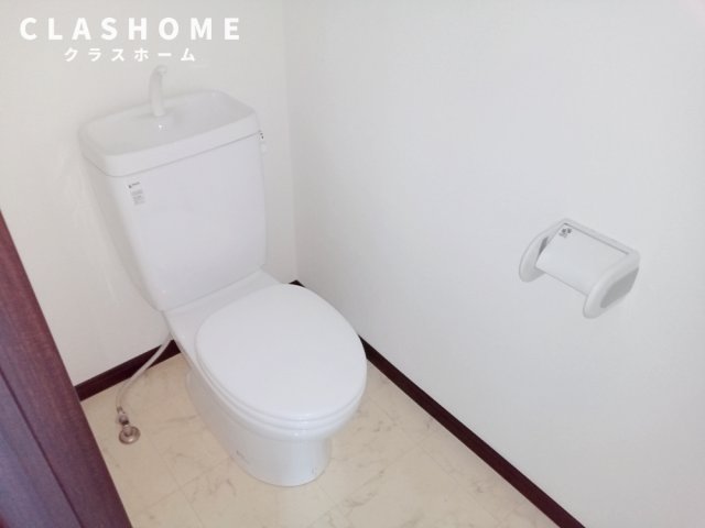 トイレ　同物件の別部屋になります。